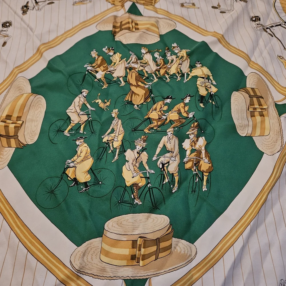 Hermes Les‎ Becanes Silk Scarf